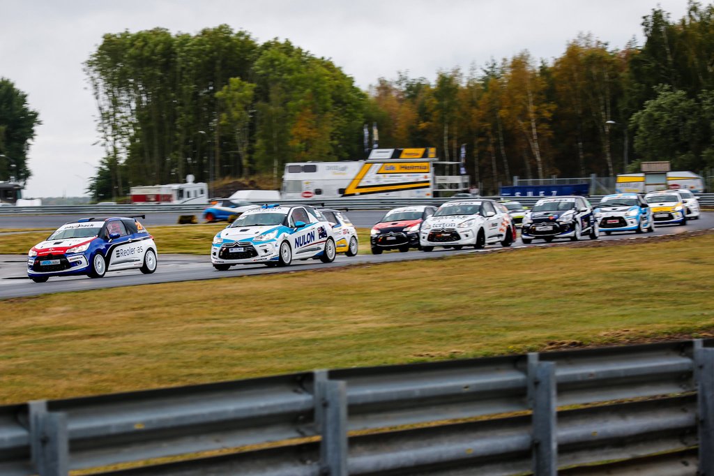 Trængsel i starten på Kinnekulle
(Foto: Bengt-Åce Gustavsson / Racefoto.se)